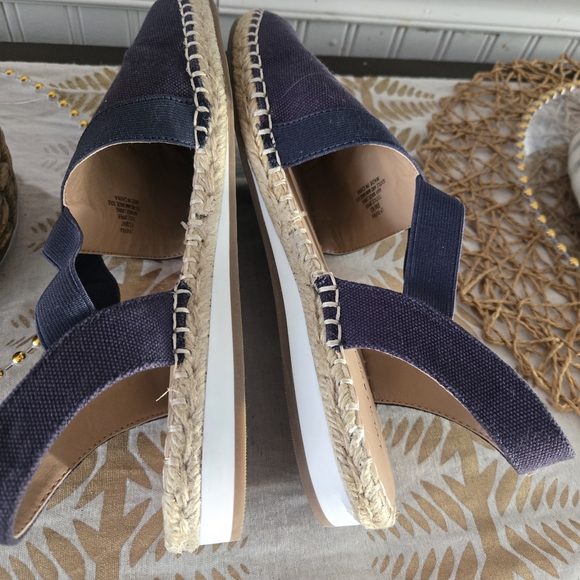 Lucky Brand Navy Flats - Picture 2 of 5